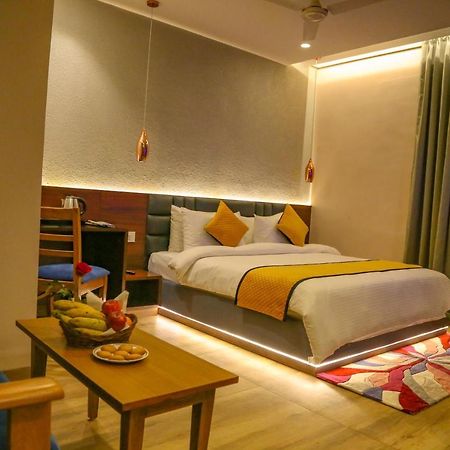 Four Leaf Hotel - Sapphire Blue, Varanasi Eksteriør billede