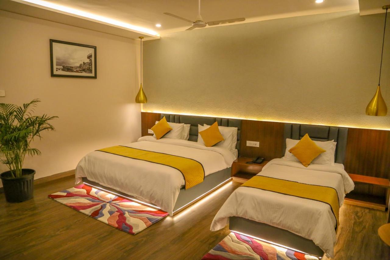 Four Leaf Hotel - Sapphire Blue, Varanasi Eksteriør billede