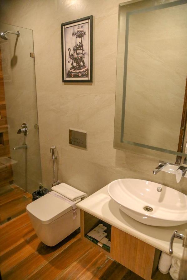 Four Leaf Hotel - Sapphire Blue, Varanasi Eksteriør billede