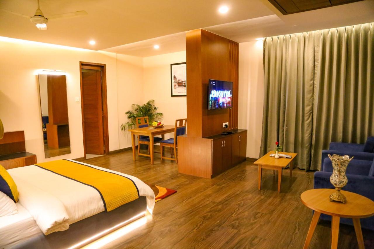 Four Leaf Hotel - Sapphire Blue, Varanasi Eksteriør billede