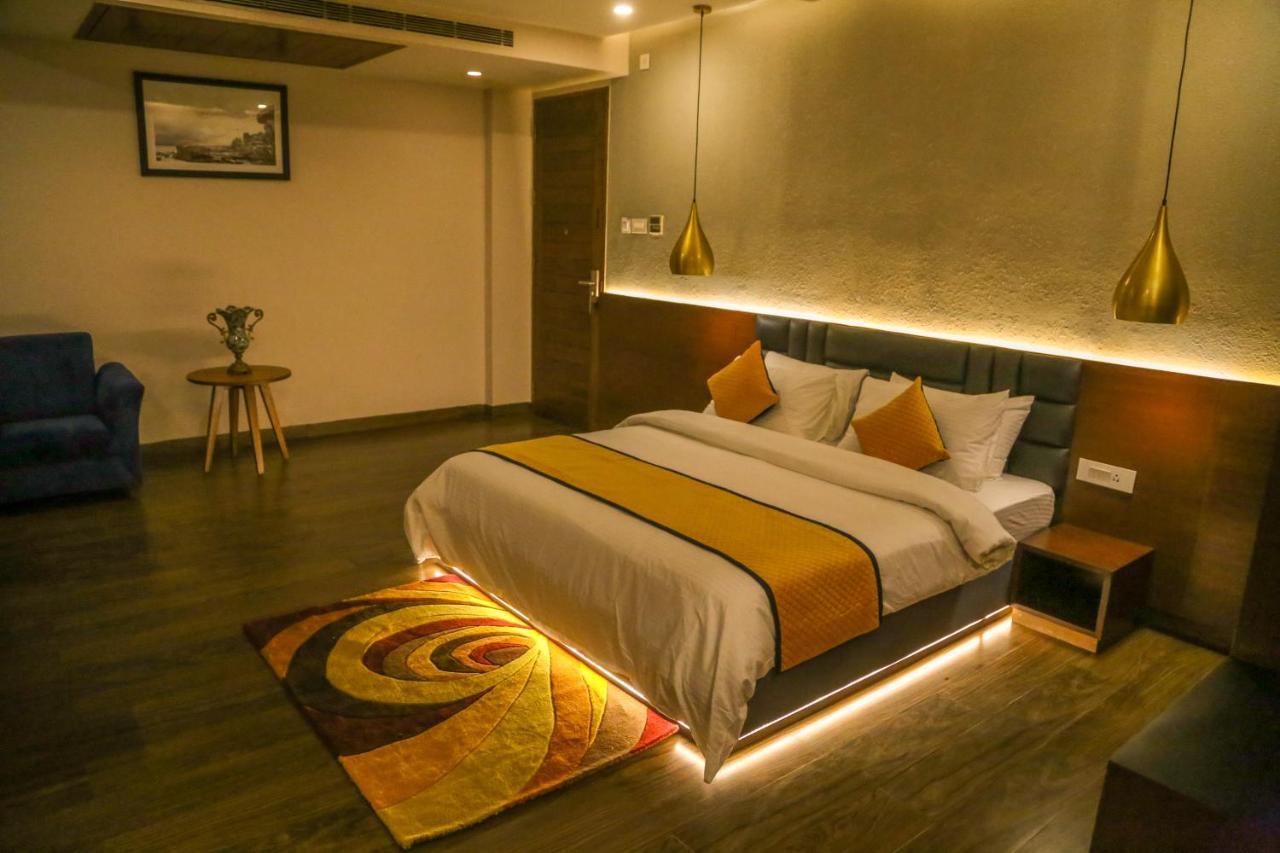 Four Leaf Hotel - Sapphire Blue, Varanasi Eksteriør billede