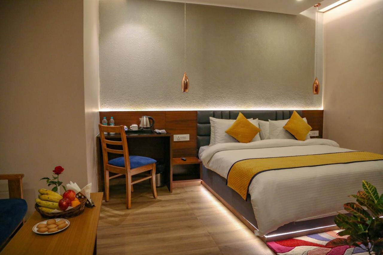 Four Leaf Hotel - Sapphire Blue, Varanasi Eksteriør billede