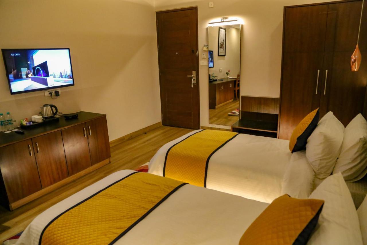 Four Leaf Hotel - Sapphire Blue, Varanasi Eksteriør billede