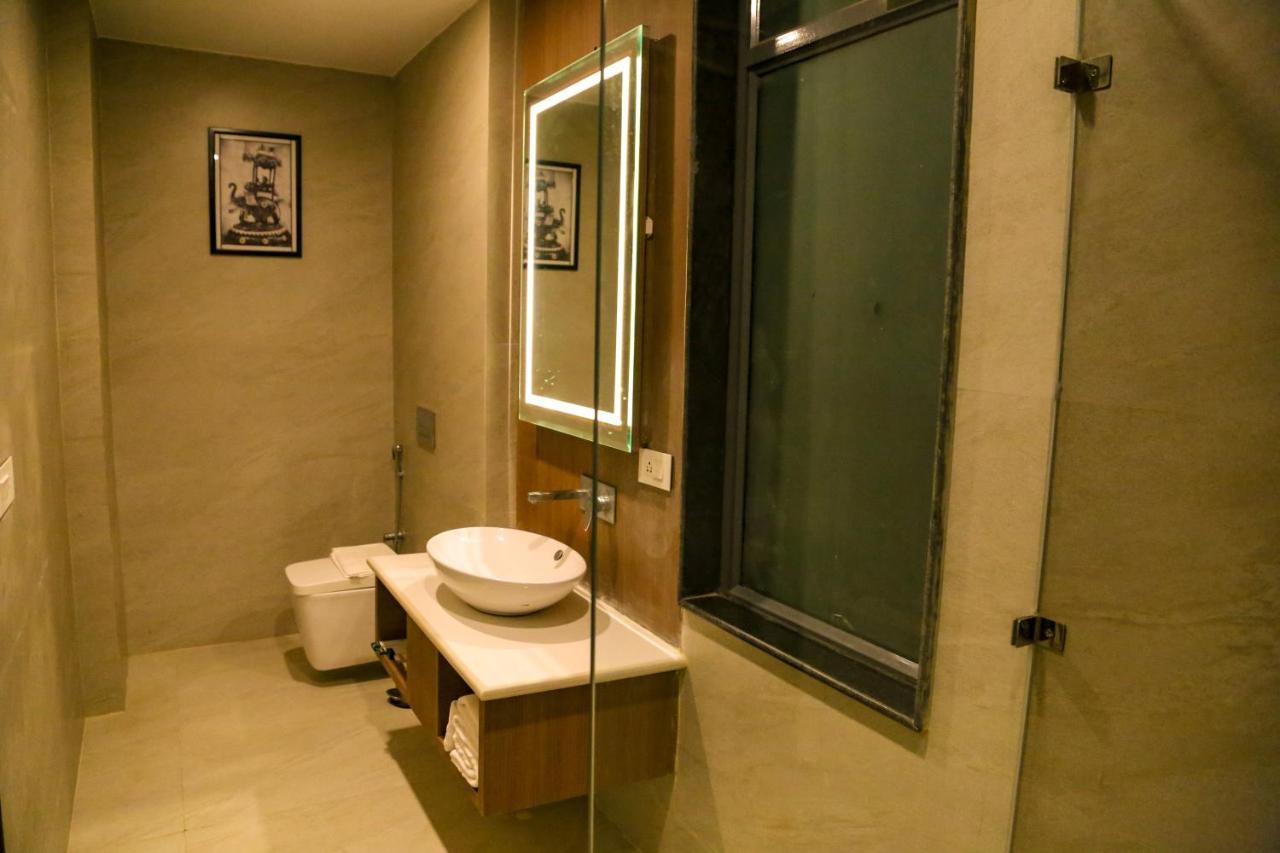 Four Leaf Hotel - Sapphire Blue, Varanasi Eksteriør billede