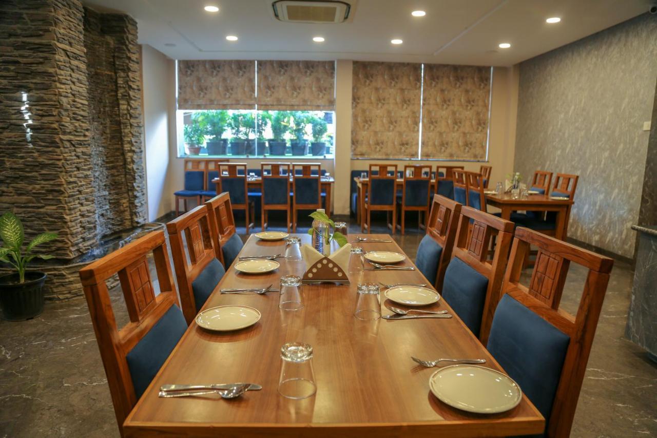Four Leaf Hotel - Sapphire Blue, Varanasi Eksteriør billede