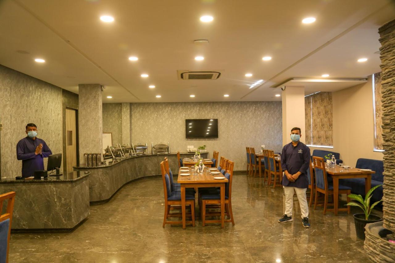 Four Leaf Hotel - Sapphire Blue, Varanasi Eksteriør billede