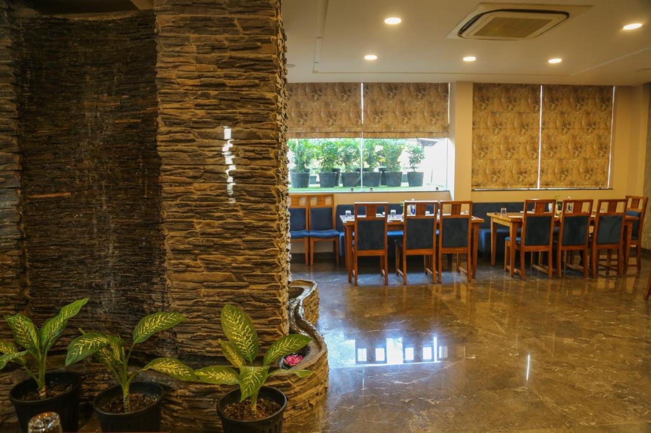 Four Leaf Hotel - Sapphire Blue, Varanasi Eksteriør billede