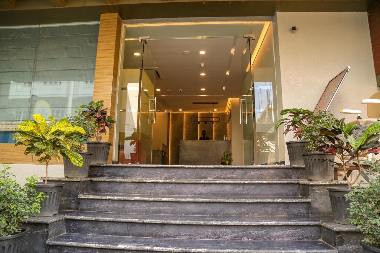 Four Leaf Hotel - Sapphire Blue, Varanasi Eksteriør billede