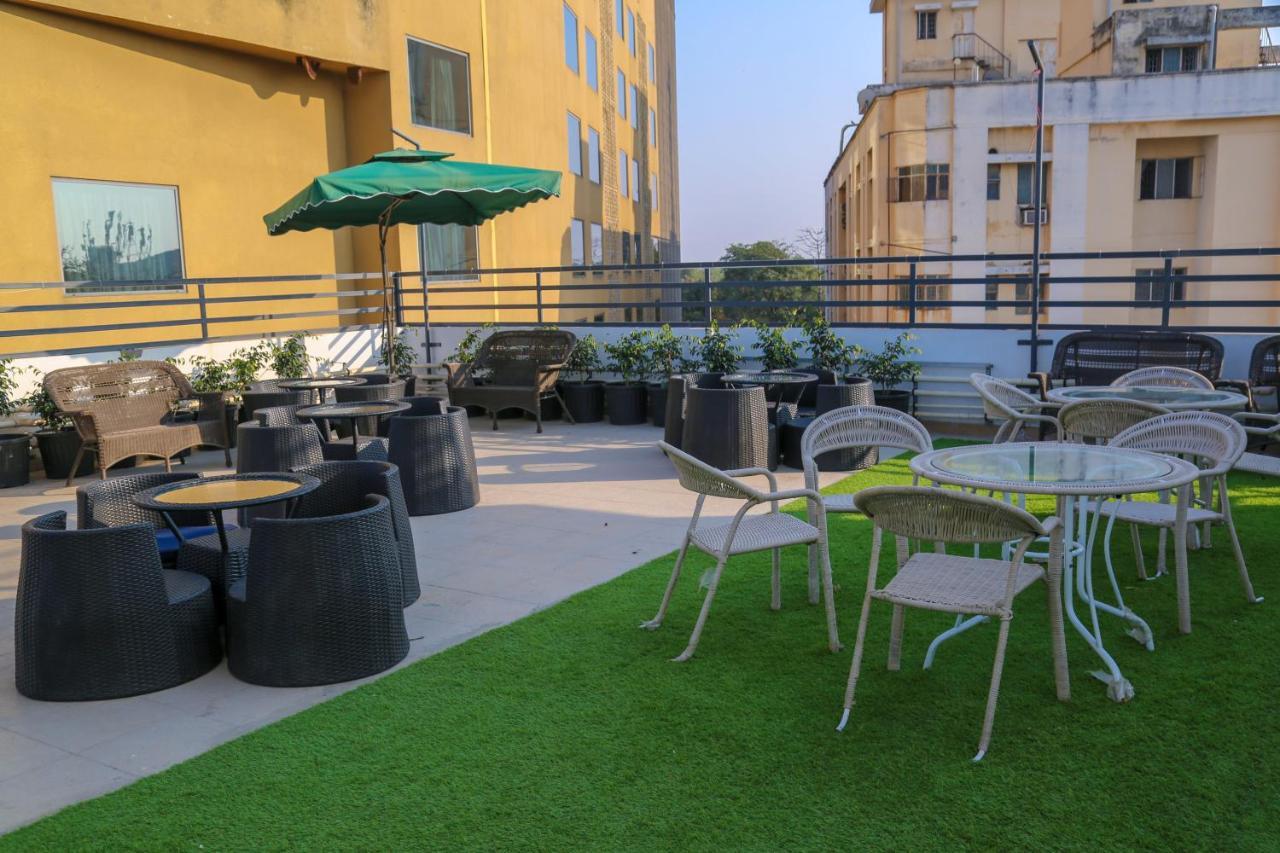 Four Leaf Hotel - Sapphire Blue, Varanasi Eksteriør billede